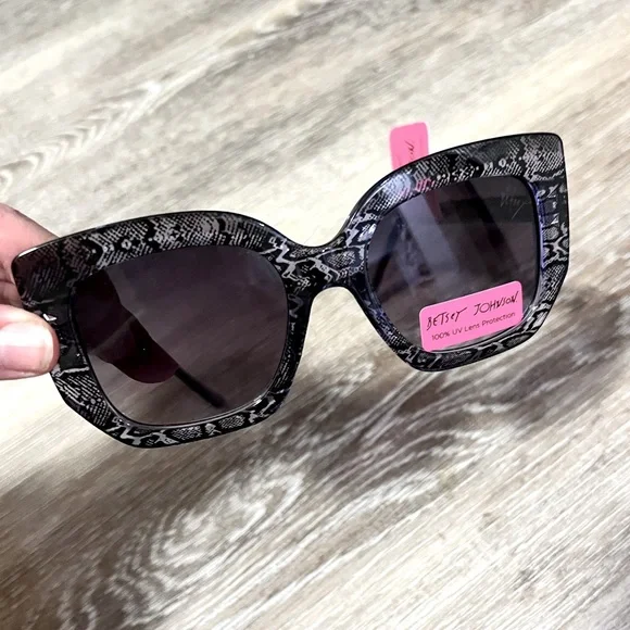 Betsey Johnson | Accessories | Nwt Betsey Johnson Crystal  display picture 1
